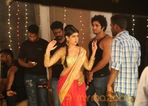 Tamil movie Kanna Pinna new stills at shotting spot photo 36