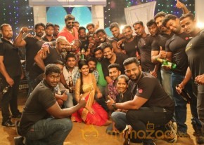 Tamil movie Kanna Pinna new stills at shotting spot photo 7