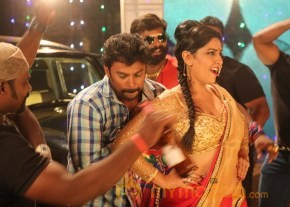 Tamil movie Kanna Pinna new stills at shotting spot photo 3