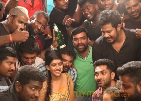 Tamil movie Kanna Pinna new stills at shotting spot photo 22