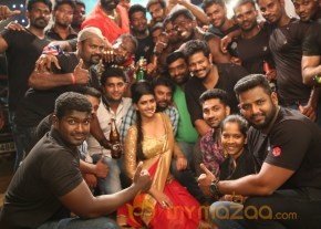 Tamil movie Kanna Pinna new stills at shotting spot photo 13