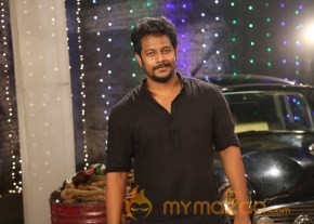 Tamil movie Kanna Pinna new stills at shotting spot photo 15