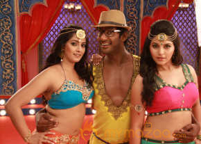 Tamil Movie Madha Gaja Raja Latest Stills photo 18
