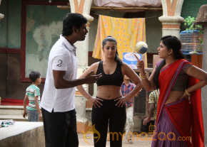 Tamil Movie Madha Gaja Raja Latest Stills photo 6