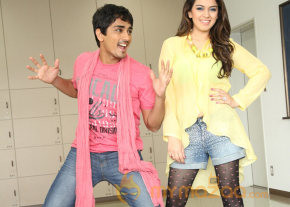 Theeya Velai Seiyanum Kumaru Latest Stills  photo 23