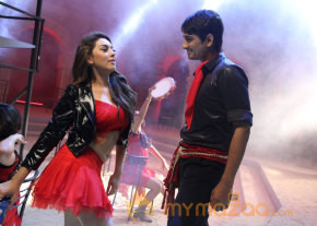 Theeya Velai Seiyyanum Kumaru Movie Stills  photo 31