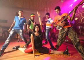Thiranthidu Seese movie latest stills photo 13