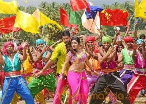 Trisha-Sakalakala Vallavan Appatakkar Tamil Movie Stills photo 20