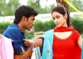 Uthamaputhiran Movie Stills photo 12