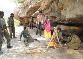 Vadakkum Therkum Movie Stills  photo 9
