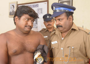 Vadakkum Therkum Movie Stills  photo 14