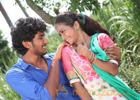 Vadakkum Therkum Movie Stills  photo 21
