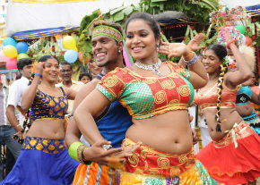 Vadakkum Therkum Movie Stills  photo 34