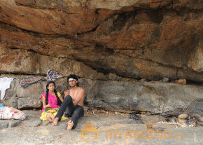 Vadakkum Therkum Movie Stills  photo 5