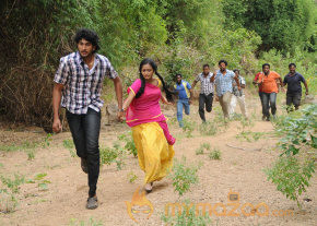 Vadakkum Therkum Movie Stills  photo 20