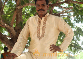 Vadakkum Therkum Movie Stills  photo 27