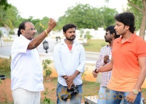 Valli Movie Working Photos photo 16