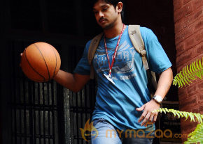 Vallinam Latest Movie Stills photo 26