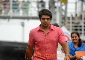 Vasuvum Saravananum Onna Padichavanga Tamil Movie Stills photo 31