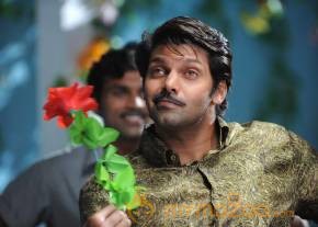 Vasuvum Saravananum Onna Padichavanga Tamil Movie Stills photo 2