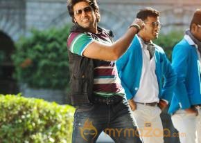 Vasuvum Saravananum Onna Padichavanga Tamil Movie Stills photo 10