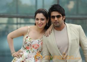 Vasuvum Saravananum Onna Padichavanga Tamil Movie Stills