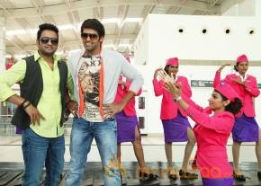 Vasuvum Saravananum Onna Padichavanga Tamil Movie Stills photo 20