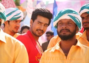 Velainu Vandhutta Vellaikaaran Movie Stills photo 19