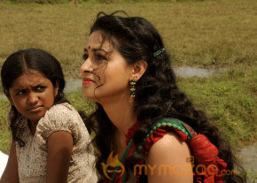 Vidiyum Munn Movie Stills  photo 8