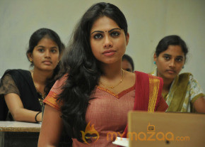 Vidiyum Varai Vinmeengalaavom Movie Stills  photo 31
