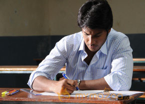 Yaaruda Mahesh Movie Latest Stills photo 47