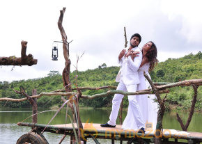 Yaaruda Mahesh Movie Latest Stills photo 2