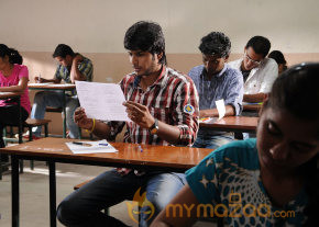 Yaaruda Mahesh Movie Latest Stills photo 36