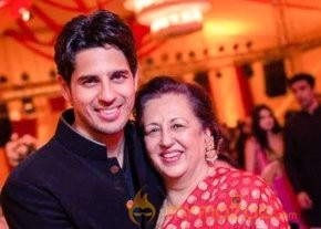 Mothers Day Special Celebrity with his Mother Photos photo 3