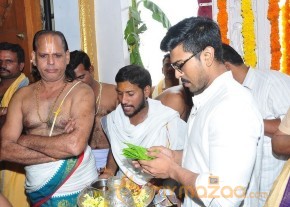 Chiranjeevi Birthday Special: Ram Charan Pooja at Film Nagar Temple photo 5