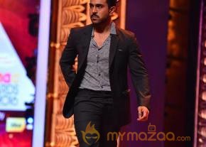 MEGA HUNGAMA 2016: Megastar Chiranjeevi Live Performance Photos at CineMAA Awards 2016 photo 13