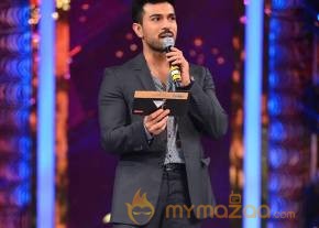 MEGA HUNGAMA 2016: Megastar Chiranjeevi Live Performance Photos at CineMAA Awards 2016 photo 25