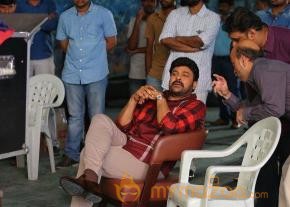 Megastar Chiranjeevi's Latest Photos From Khaidi No 150 sets photo 6