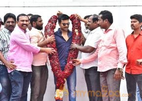 Ramcharan Latest Stills With Fans photo 12