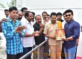 Ramcharan Latest Stills With Fans photo 3
