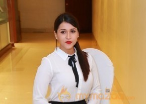 Actress Mannara Chopra New Photos photo 13