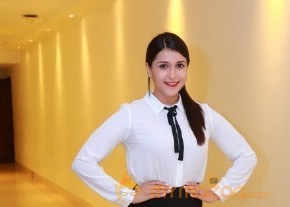Actress Mannara Chopra New Photos photo 21