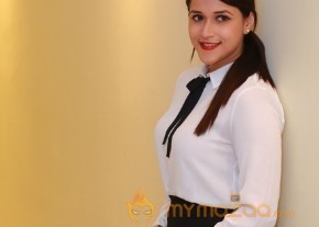 Actress Mannara Chopra New Photos photo 31