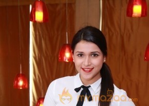 Actress Mannara Chopra New Photos photo 25