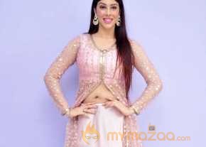  Aditi Singh 