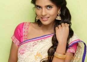 Aishwarya Rajesh Portfolio Pics photo 6