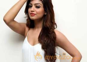 Akanksha Puri White Dress Pics photo 6