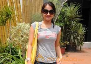  Aksha Pardasany  photo 8