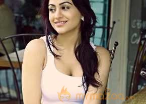  Aksha Pardasany  photo 2