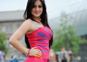  Aksha Pardasany  photo 14